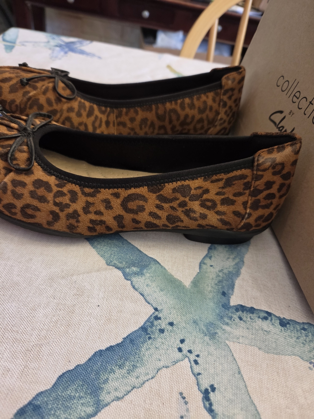Clarks Collection Sara Aster Leopard Print Suede Ballet Flats Size 7 - Picture 2 of 4